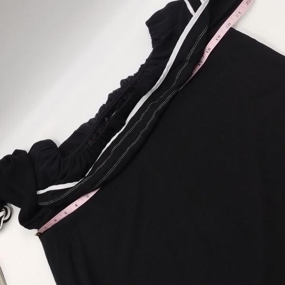 Forever 21 black and white on or off shoulder blouse size large, lined - Picture 7 of 10